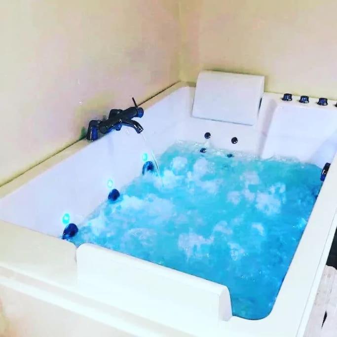 L'Atelier Des Reves Un Moment Magique Spa Prive Beaune (Cote d'Or) Exterior foto